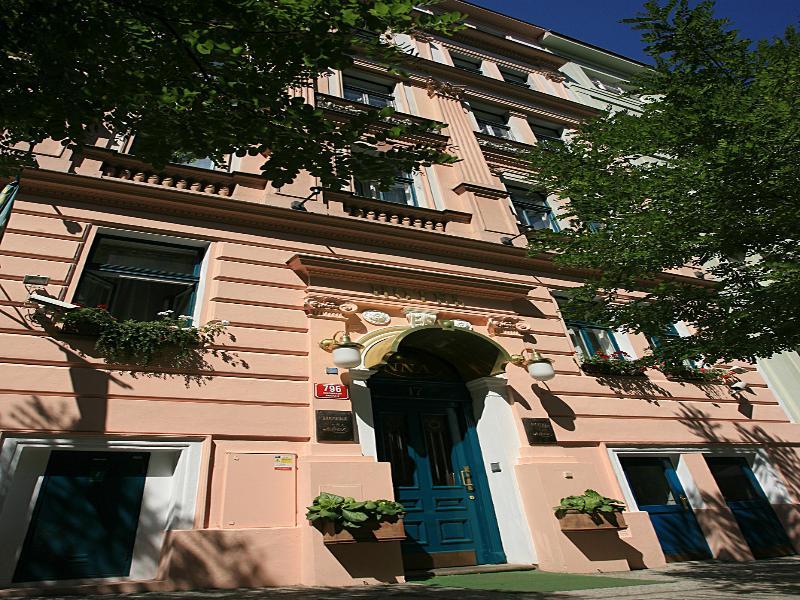 Anna Hotel Прага Экстерьер фото